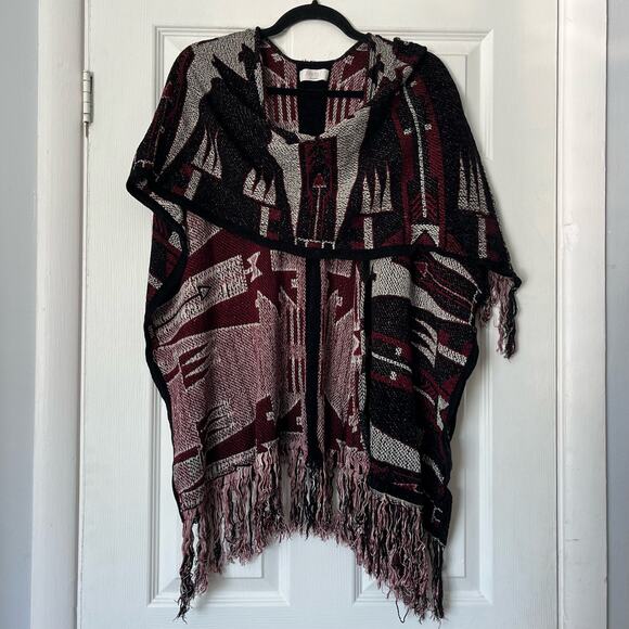 Éis Woven Fringed Poncho - Picture 2 of 5